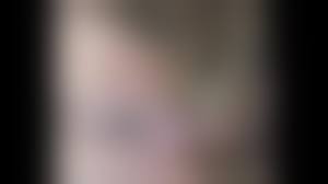 bucetinha|Quero ver seu pau deslizar na minha bucetinha molhada e suculenta