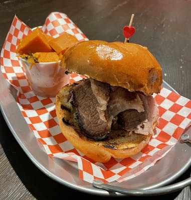 Memphis Minnie's BBQ Joint by null