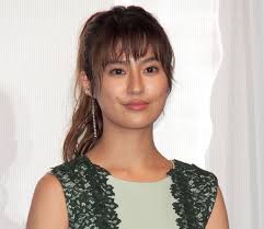 恒松祐里|恒松祐里「着飾るのも素敵だけど、飾りをとっても自信があって自分を好きでいる大人がカッコいい」 | 著名人 | LEON レオン オフィシャルWebサイト