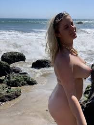 Egm zdjextjxrwkj mjt jpg x Wife nude on beach