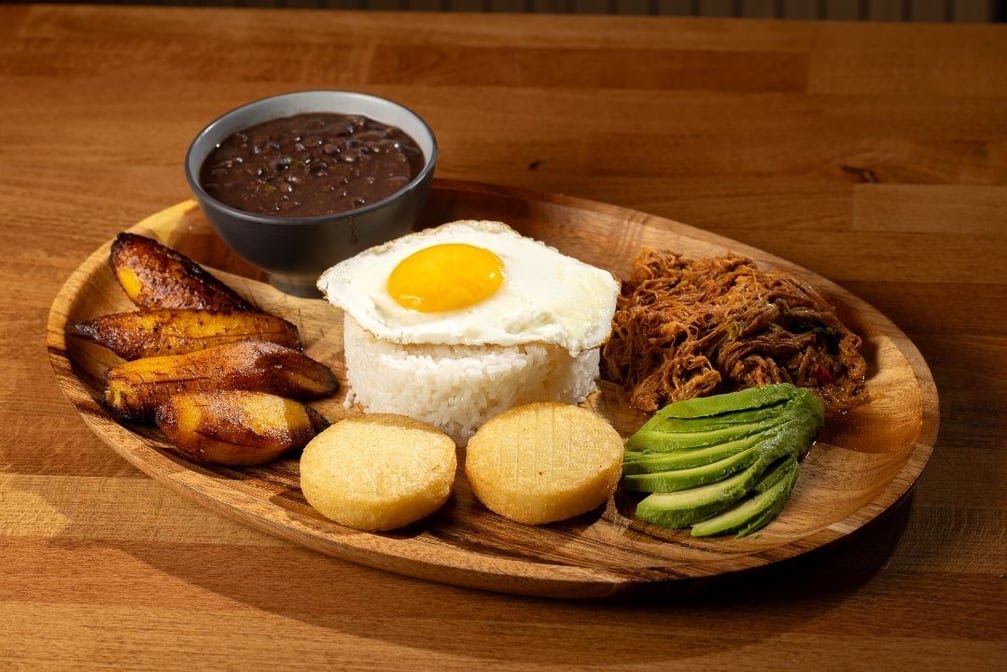 Dulce Tropical Restaurant & Café by null