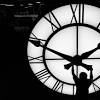 When do clocks 'fall back' as daylight saving time ends?
