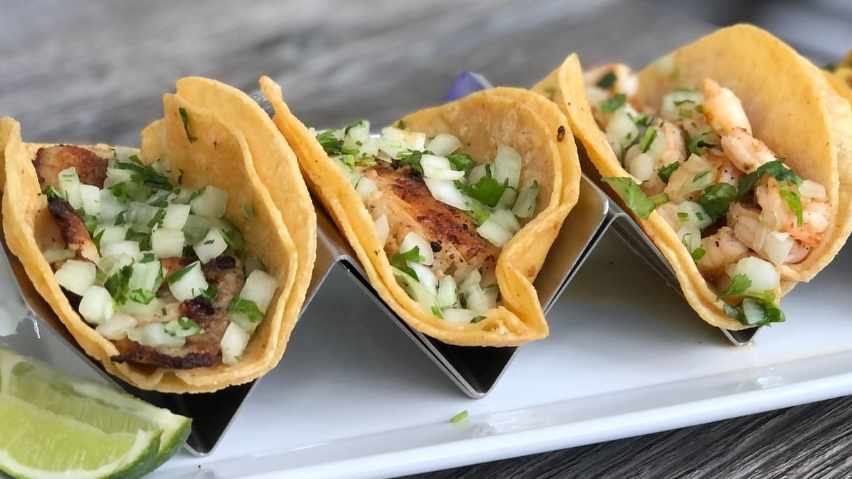 Tacos Y Mas by null