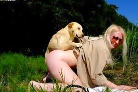 Filme porno de animal com mulher dando pro cachorro jpg x Women fucked by dog