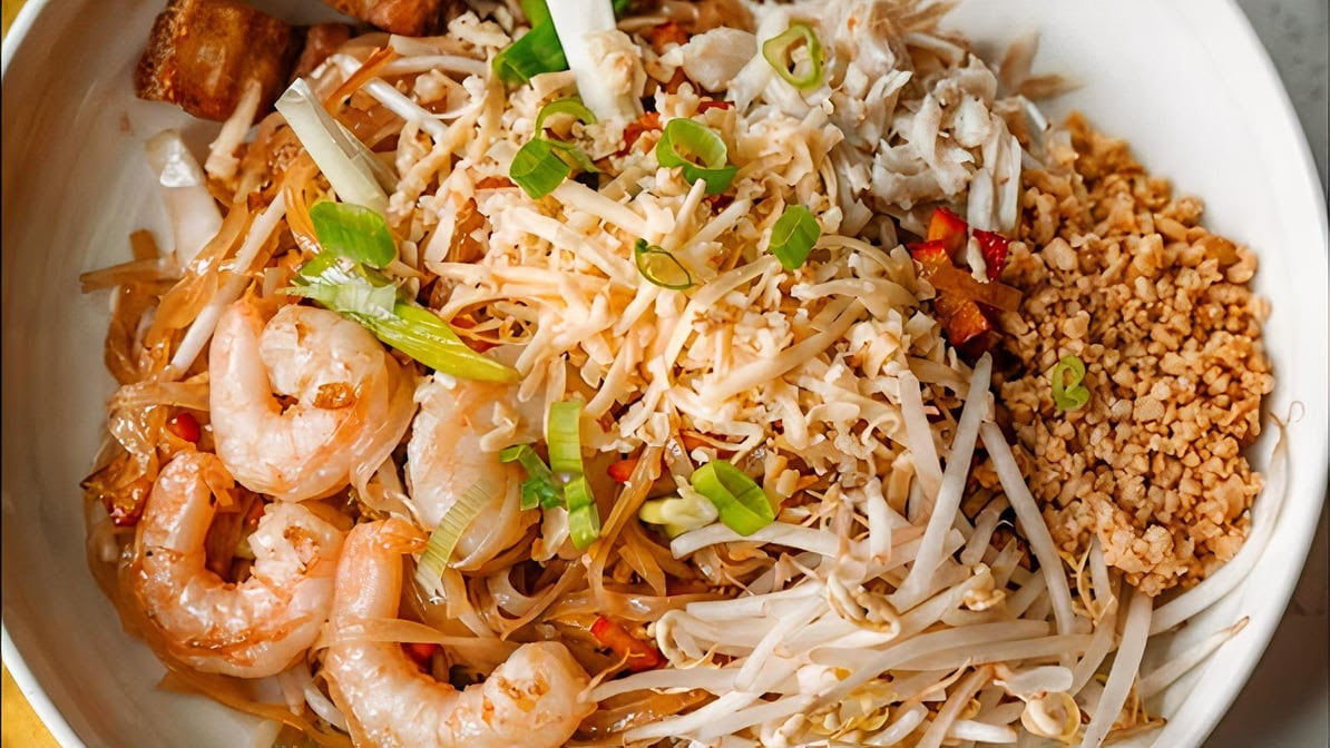 Thai Treasure Restaurant and Bar by null