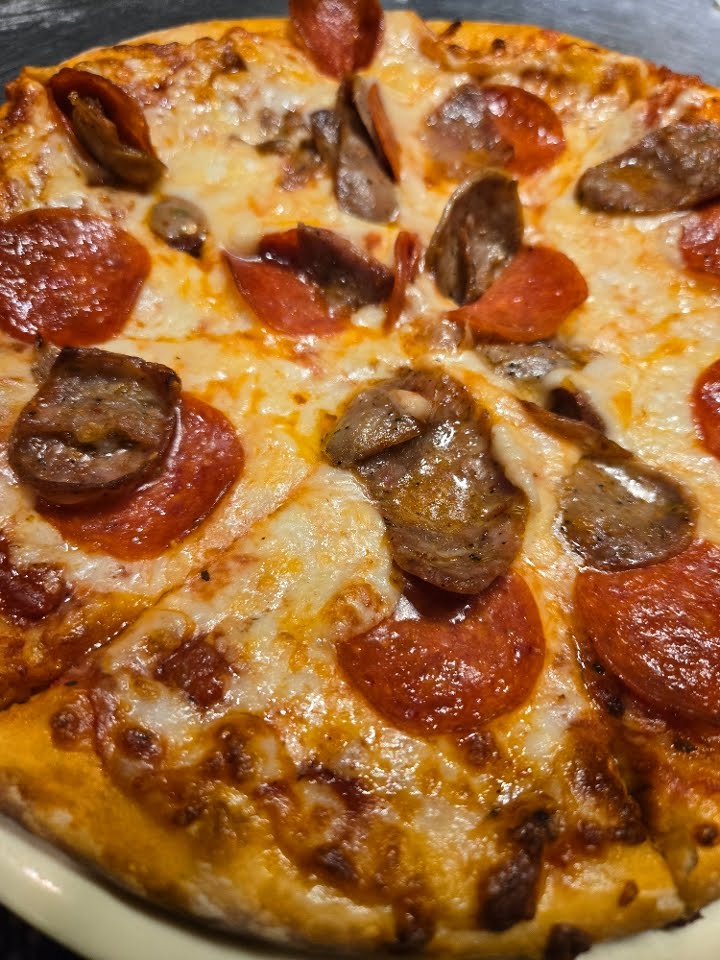 Gino's Italian Restaurant and Pizza by null