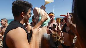 college flashing ass|Serena Williams Shows Off Her Giant Incredible Ass - YouTube