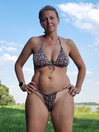 Milf in bikini drives me mad jpg x Sexy milf in bikini