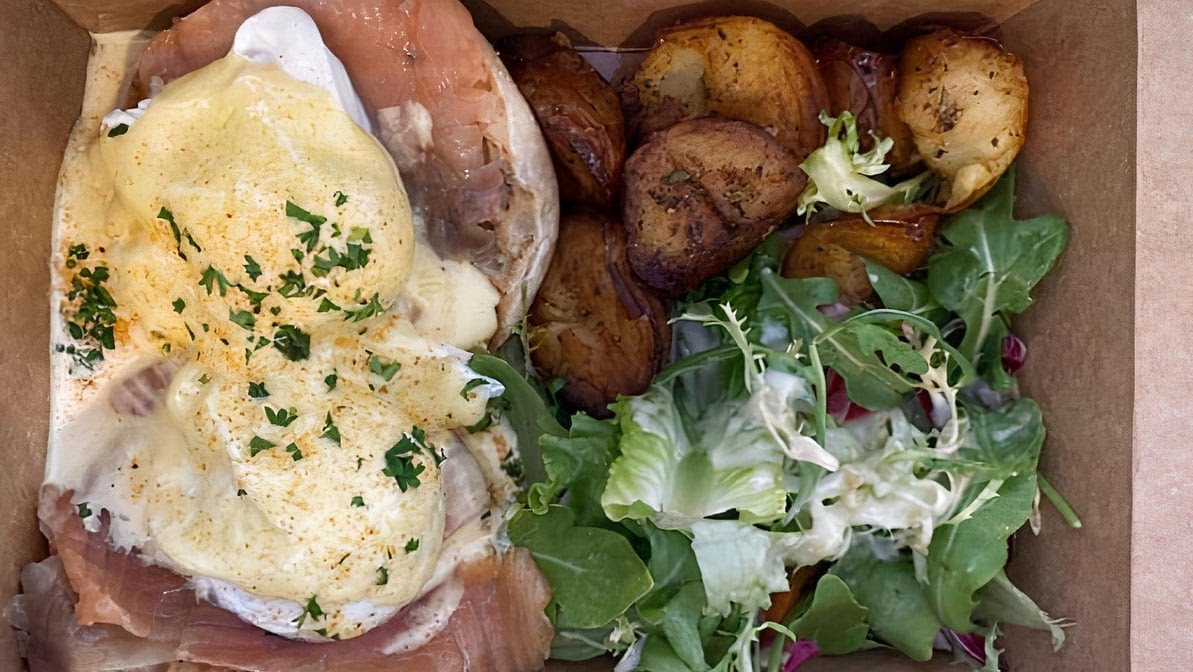 Mominette Bistro by null