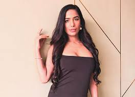 Wtf did i just witness divya agarwal lifting jpg x Pandey poonam