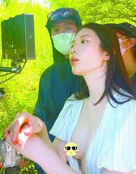 雞排妹 全裸|鸡排妹“全裸”拍片大方share！网傻眼：智障装| XUAN