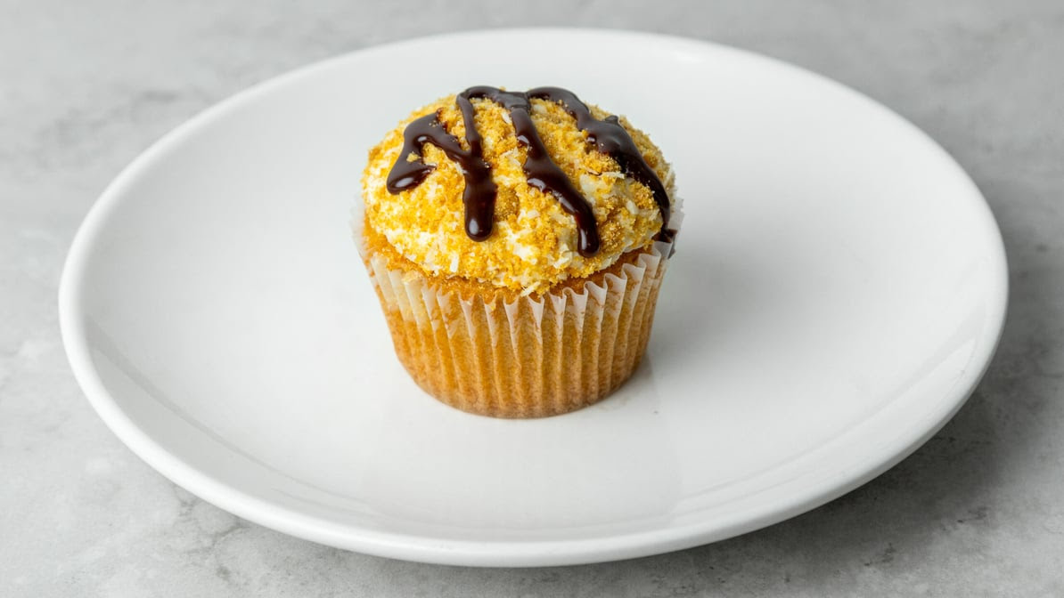 James & the Giant Cupcake by null