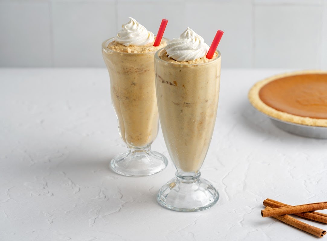 Nation's Giant Hamburgers & Great Pies by null