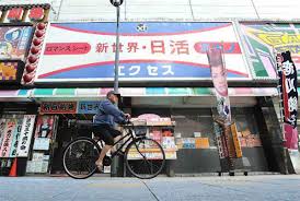  映画館　露出|桃劇場を訪れる - 振り返ればロバがいる