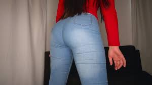 Molienda de culo caliente trabajo de culo en jeans ajustados jpg x Jeans ajustado