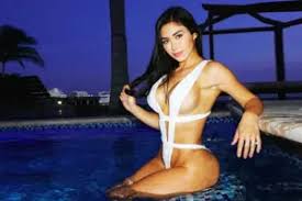Sabrina nichole hand bra cleavage png x Joselyn cano