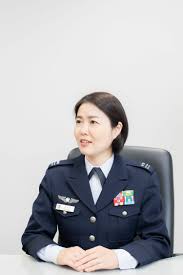 女性自衛官|ハネやすい直毛が悩み」の女性自衛官、ロングからボブで大胆イメチェン - MAMOR-WEB