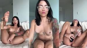 Sexo gratis pequeña pelirroja se masturba con un dildo un vibrador mientras ve porno juguetes sexuales ruda cat jpg x Se masturba con juguetes sexuales