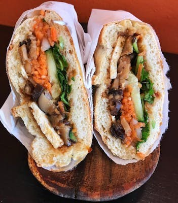Banh Mi Zon by null