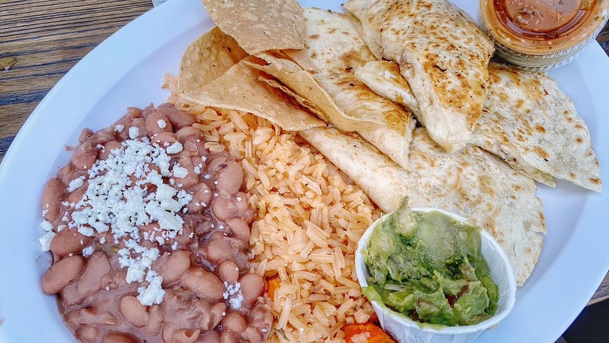 Benny's Tacos & Rotisserie Chicken in Culver City 🇲🇽 by null