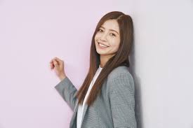 片瀬那奈|自ら事務所退所…片瀬那奈（43）、会社員として週5日働く現在の姿「今めっちゃ幸せ」（ABEMA TIMES） - Yahoo!ニュース