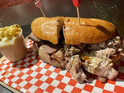 Memphis Minnie's BBQ Joint by null