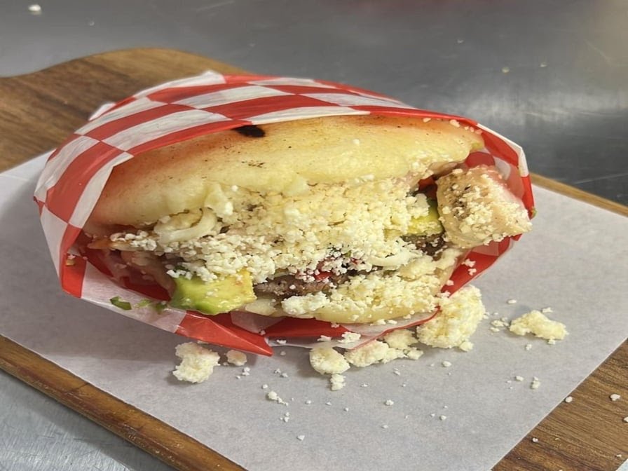 La Columbina Burger CT by null