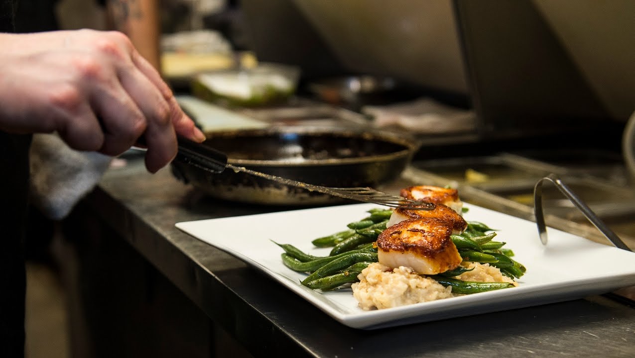 Crave Kitchen & Cocktails by null