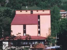 [Slika: images?q=tbn:ANd9GcR4pQTYbuBn98G0Z8xOZH2...5az5QUABSN]