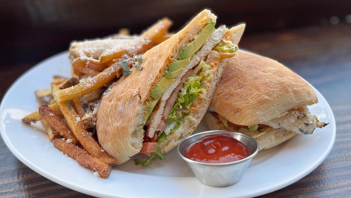 Central Bistro by null