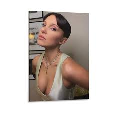 Millie bobby brown with her wax figure jpg x Bobby millie brown