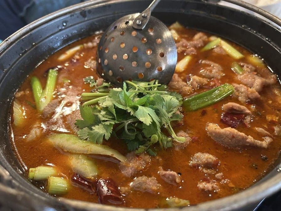 House of Three Gorges (三峡人家) by null