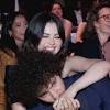 Selena Gomez y Benny Blanco han anunciado su compromiso en ...