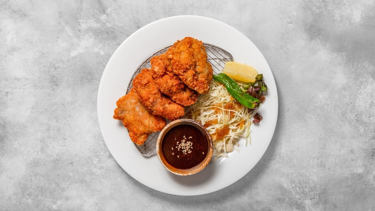 Hachiroku Shokudo & Sake Bar by null