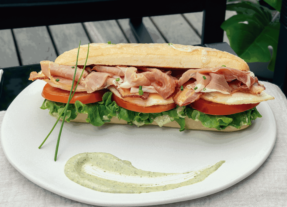 Le Petit Café NW by null