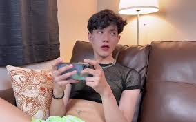 Bi stud gives it hard to a twink jpg x Hot gay twinks videos