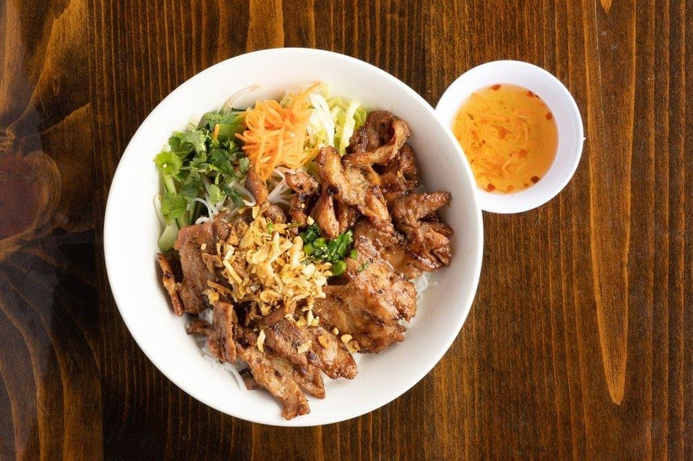 Pho Le Nguyen by null