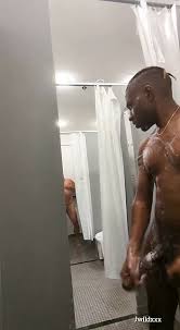 Easaatbaaaaaa mcgmzkamps jpg x Locker room shower