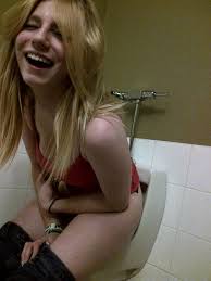 Easaatbaaaaaa lytkba jpg x Naked girl on toilet