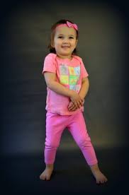 девочки малолетки|Красивое положение малолетки девушки Стоковое Изображение - изображение  насчитывающей довольно, смотреть: 110271035