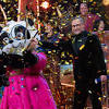 Pokal für den Panda: Sängerin Loi siegte bei "Masked Singer"