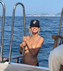 A eb acbkim kardashian jpg x Heidi klum sex tape