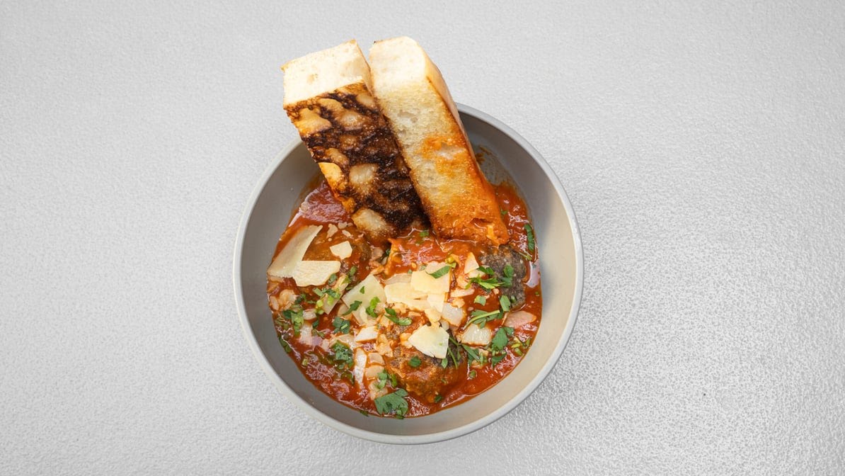 Cali's Sports Bar & Kitchen by null