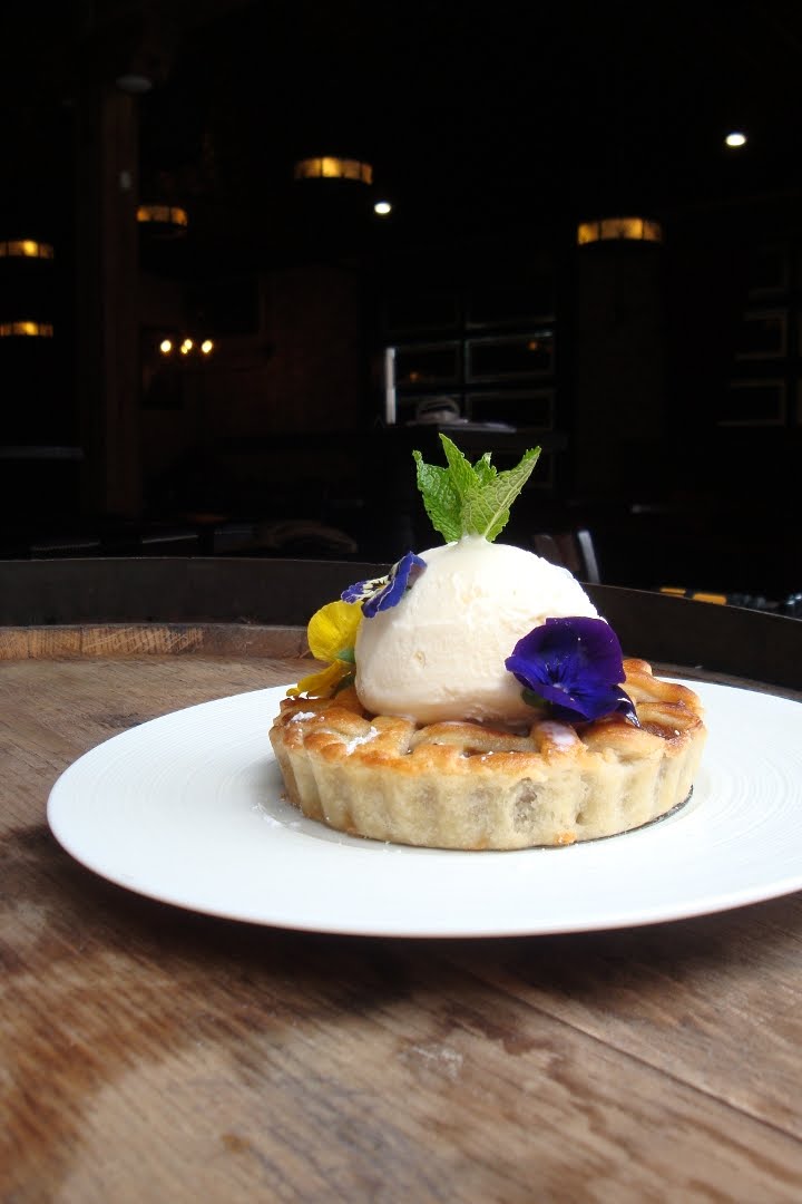 GG Piano Bar Cocktail Lounge by null