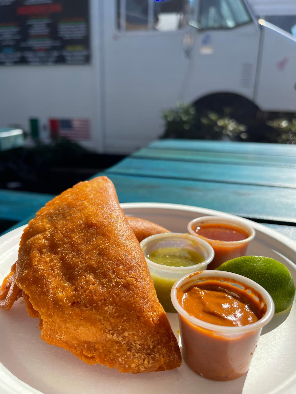 El Viejón Taquería y Mariscos food truck by null