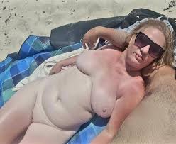 Easaatbaaaaaa gkhslvfeel jpg x Wife nude on beach