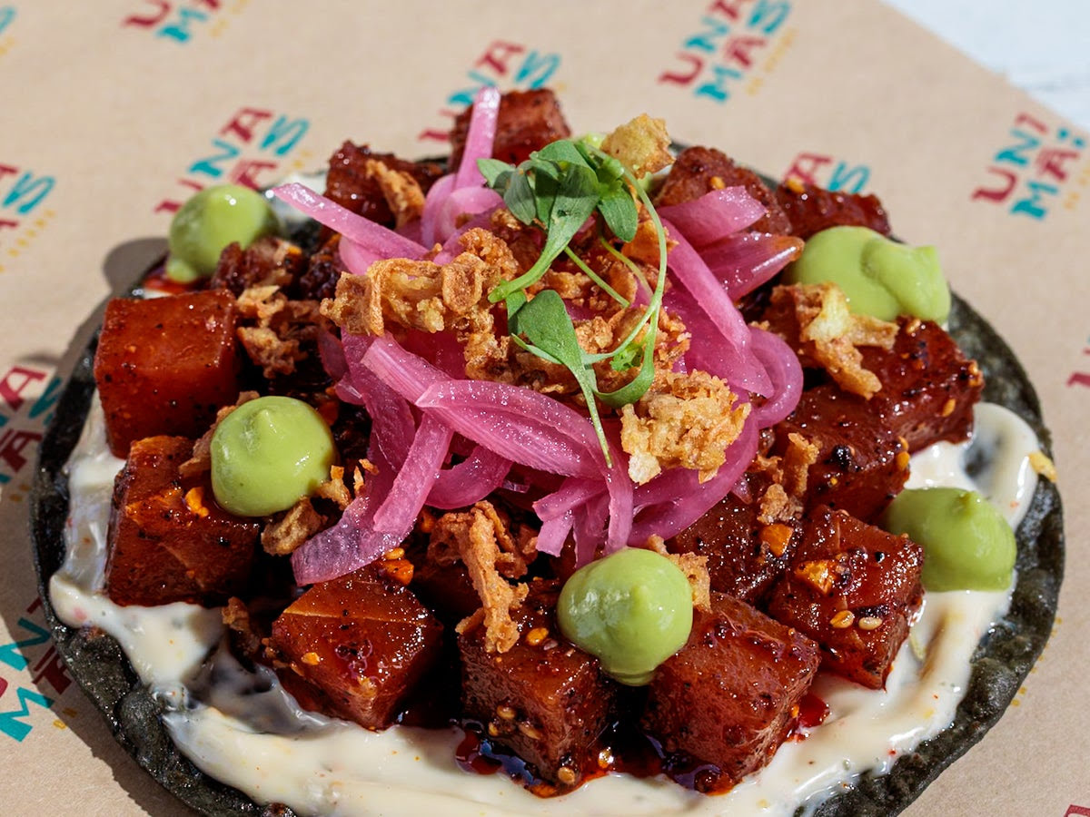 Una Mas on Adams by null