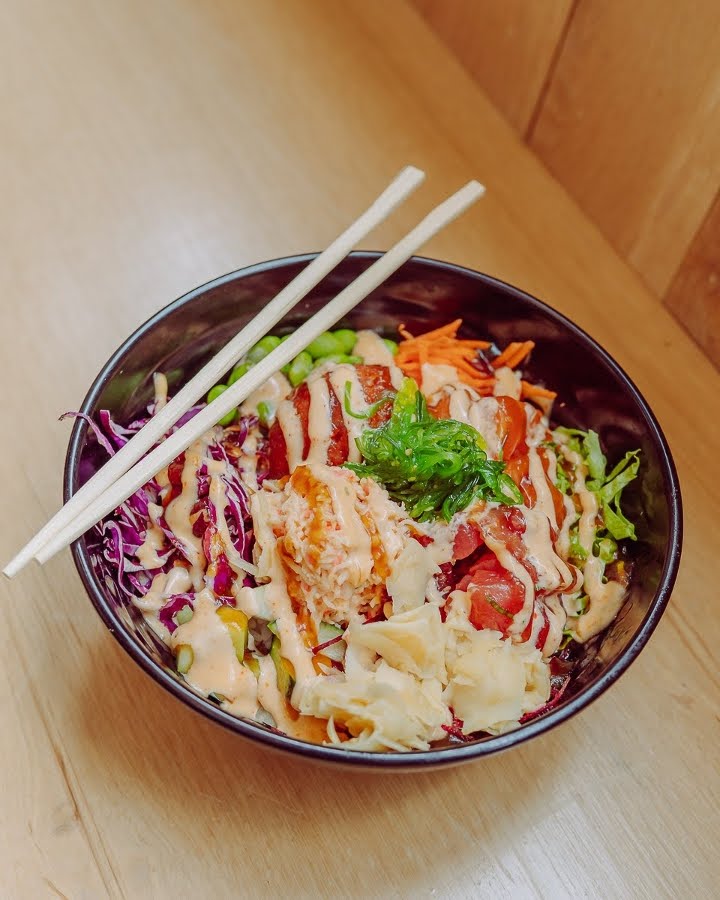 Poke Burri / Lifting Noodles Ramen by null