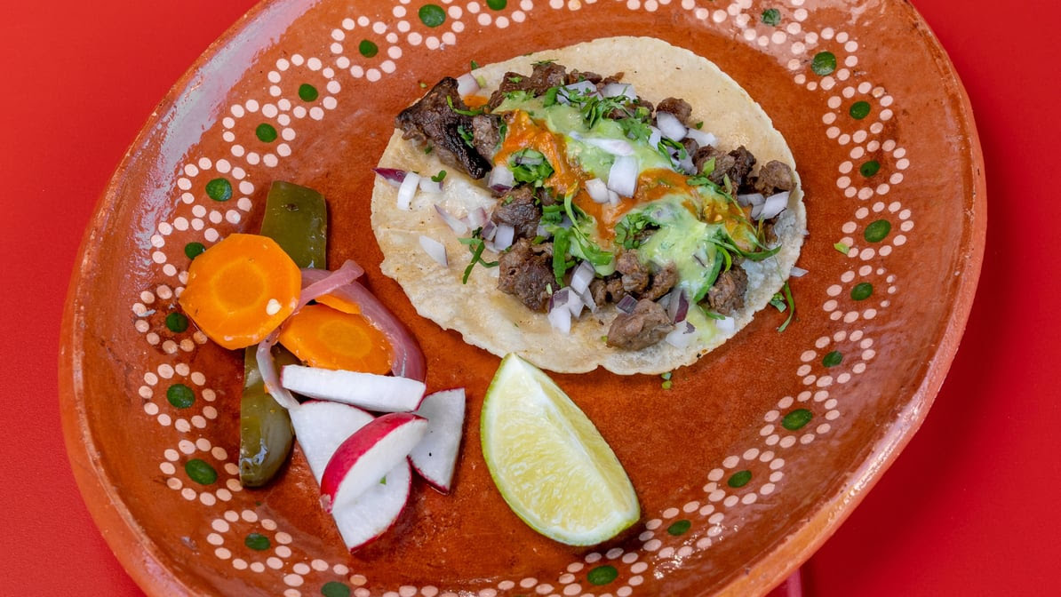 BETZY’S TACOS by null