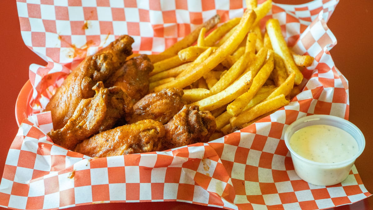 Kiss Pollos Estilo Sinaloa by null